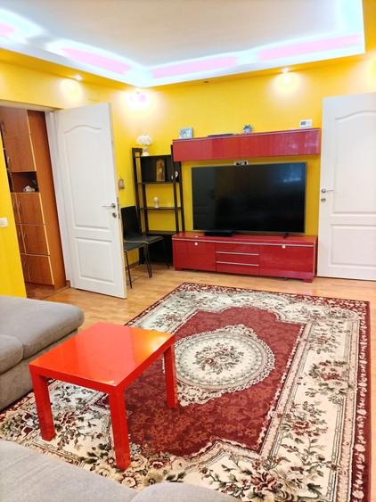 Apartament cu 3 camere decomandat în Pajura