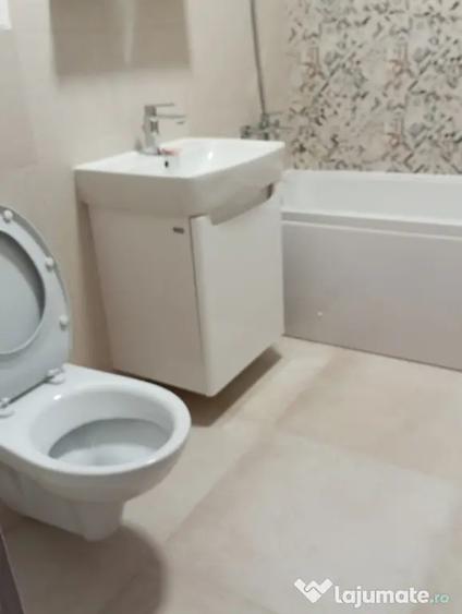 Apartament cu 3 camere decomandat, mobilat în Titan