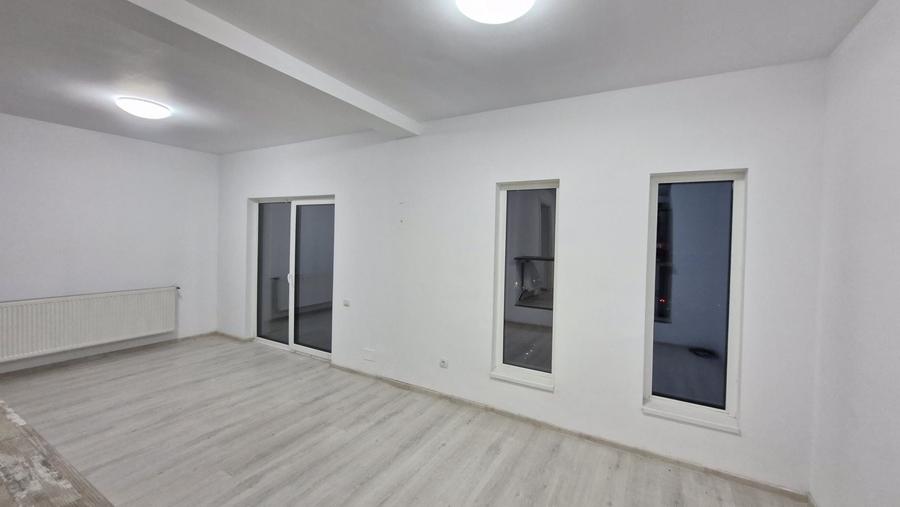 Casă cu 3 camere cu Teren 100 Mp în Bucium