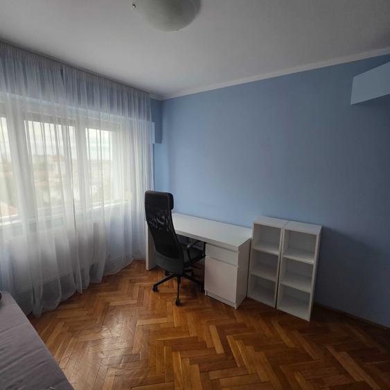 Apartament cu 3 camere decomandat, mobilat în Dacia