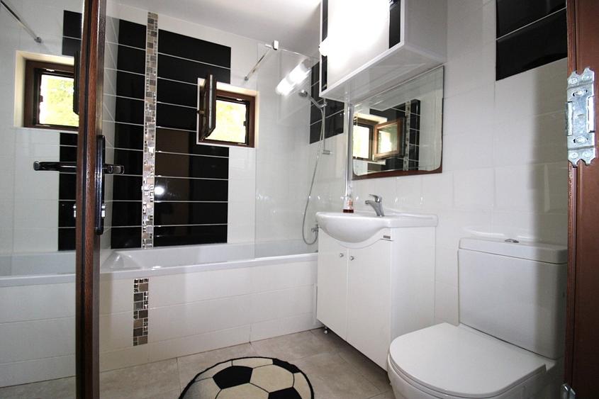 Apartament cu 3 camere decomandat în