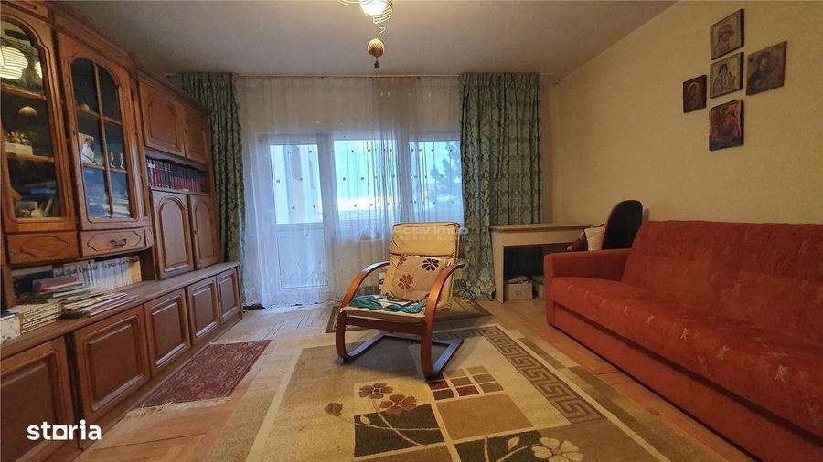 Apartament cu 3 camere decomandat în Obcini
