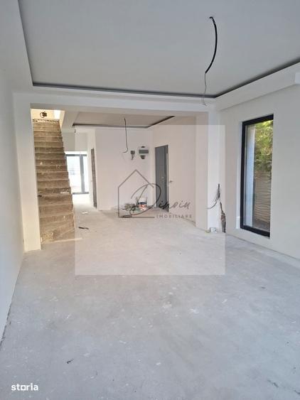 Casă cu 4 camere decomandat cu Teren 170 Mp în Ostratu