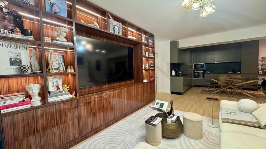 Apartament cu 4 camere semidecomandat, mobilat în Barbu Văcărescu