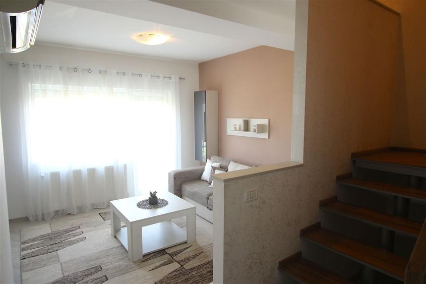 Apartament cu 5 camere decomandat în Aradului