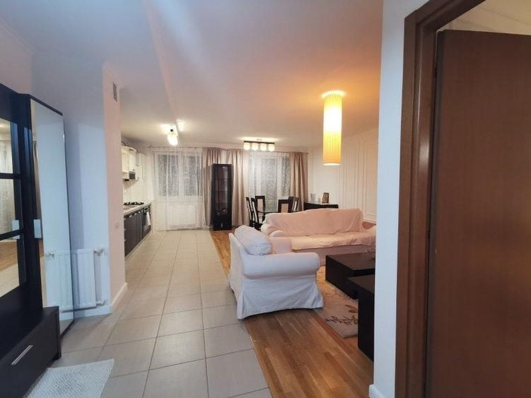 Apartament cu 2 camere decomandat în Parcul Carol