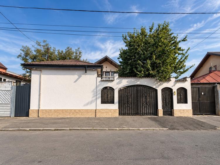 Casă individuală cu 7 camere cu Canalizare în Pantelimon