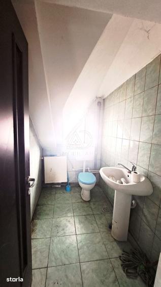 Casă cu 9 camere cu Teren 96 Mp în Central