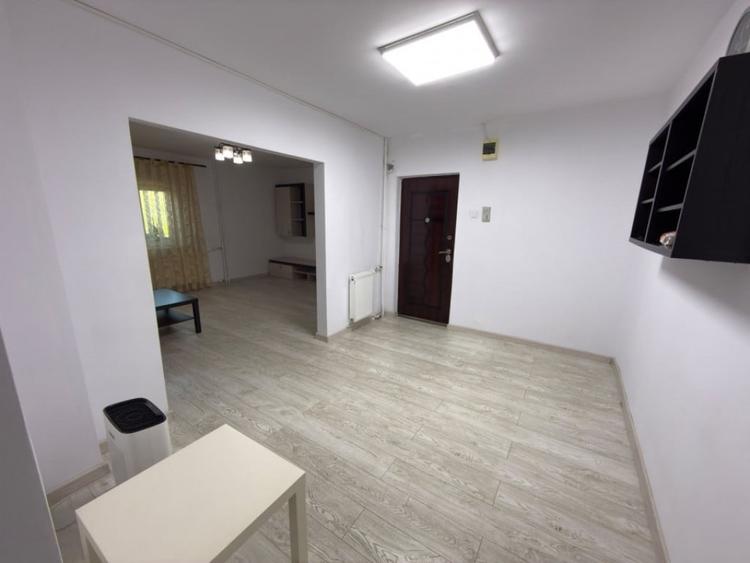 Apartament cu 3 camere semidecomandat în Mărășești