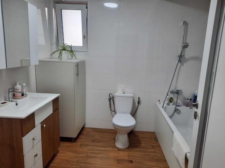 Casă cu 4 camere în Domnești