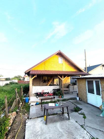 Casă cu 2 camere cu Teren 700 Mp în Poienarii Apostoli