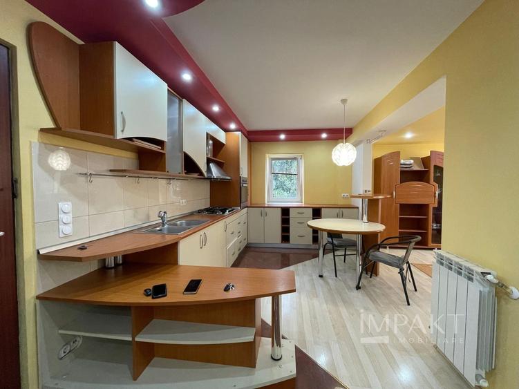 Apartament cu 3 camere semidecomandat, mobilat în Plopilor