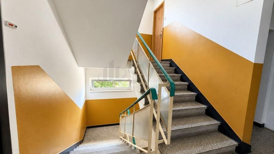 Apartament cu 3 camere semidecomandat în Bucureștii Noi