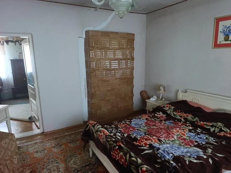 Casă cu 4 camere cu Teren 1030 Mp în Est