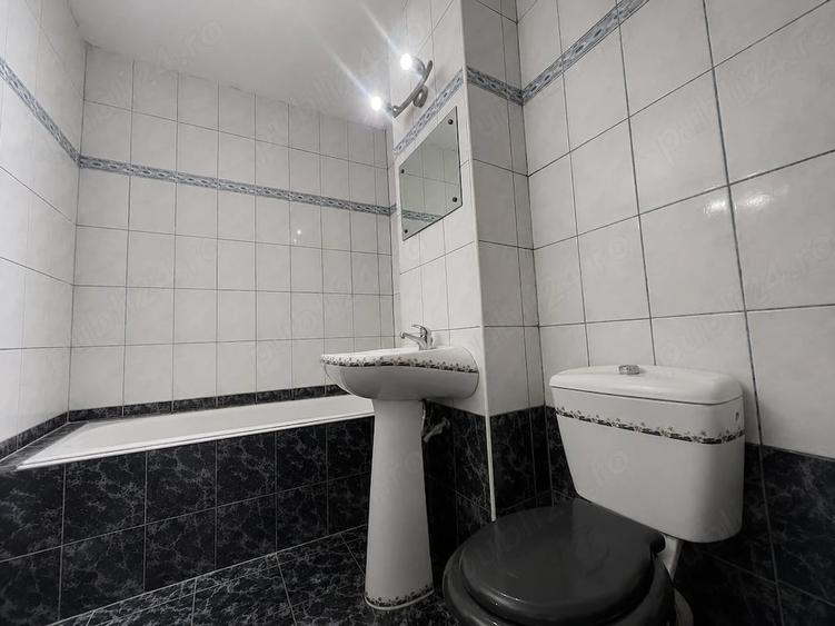 Apartament cu 4 camere decomandat în Confecții