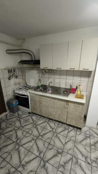 Apartament cu 4 camere decomandat, mobilat în Burdujeni