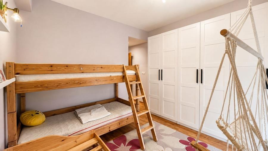 Apartament cu 3 camere decomandat, mobilat în Aradului