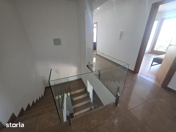 Casă cu 5 camere cu Teren 400 Mp în Central