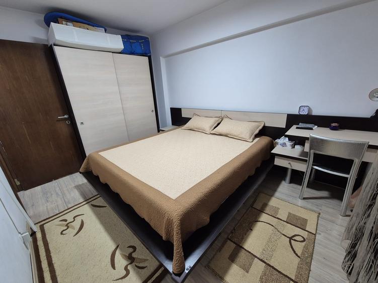 Apartament cu 3 camere decomandat în Nicolina