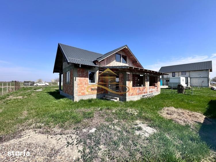 Casă cu 3 camere cu Teren 370 Mp în Săucești