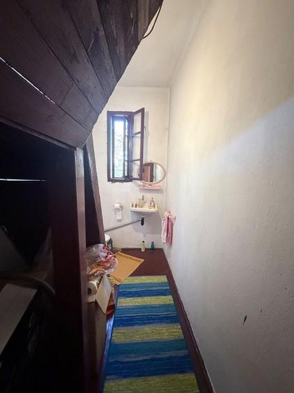Casă individuală cu 6 camere cu Canalizare în Lunei
