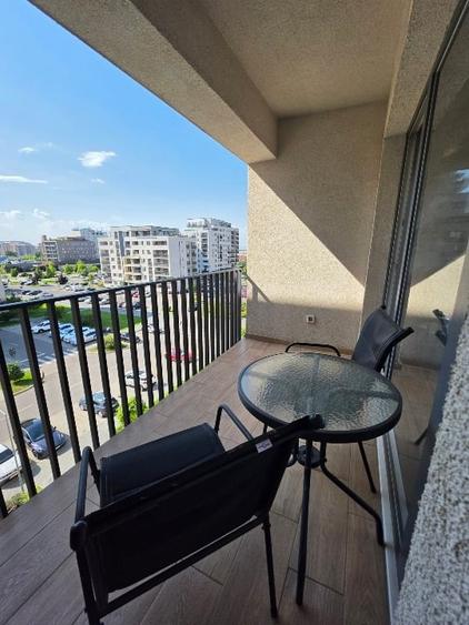 Apartament cu 2 camere decomandat, mobilat în Tractorul