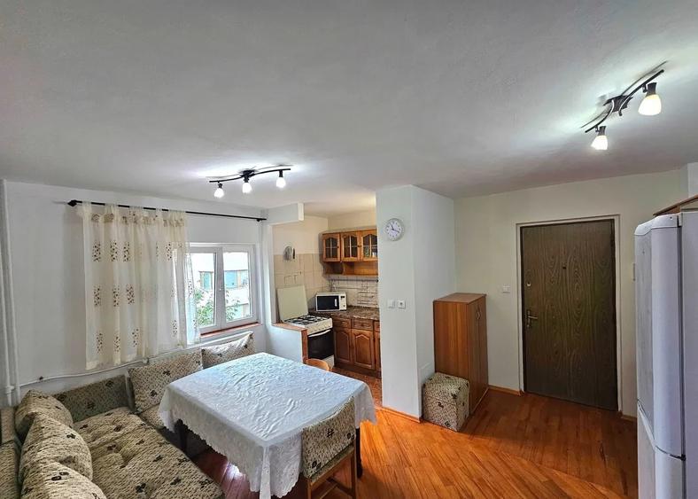 Apartament cu 3 camere decomandat, mobilat în Lacul Tei
