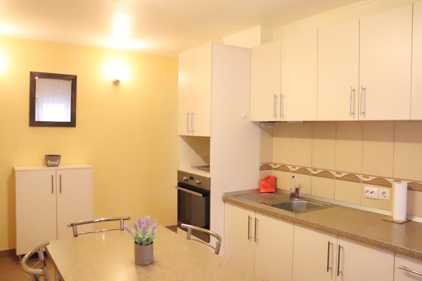 Apartament cu 2 camere semidecomandat în Centrul Bancar