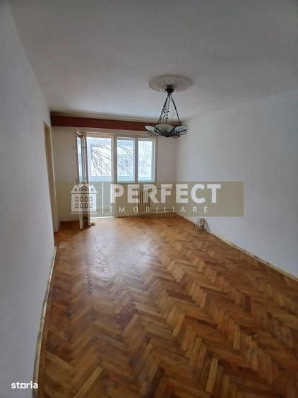 Apartament cu 3 camere semidecomandat în Vest
