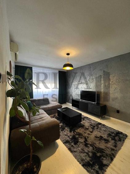 Apartament cu 3 camere semidecomandat, mobilat în Circumvalațiunii