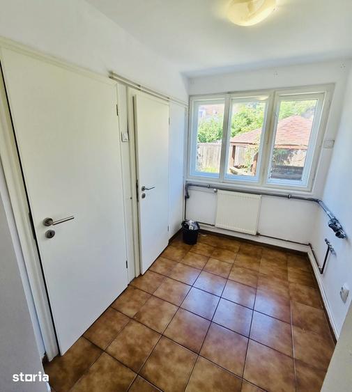 Casă cu 3 camere semidecomandat cu Teren 700 Mp în Aurel Vlaicu