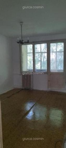 Apartament cu 3 camere semidecomandat în Berceni
