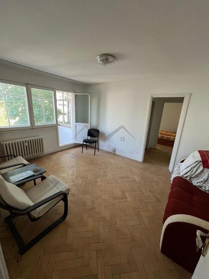 Apartament cu 2 camere semidecomandat în Podu Roș