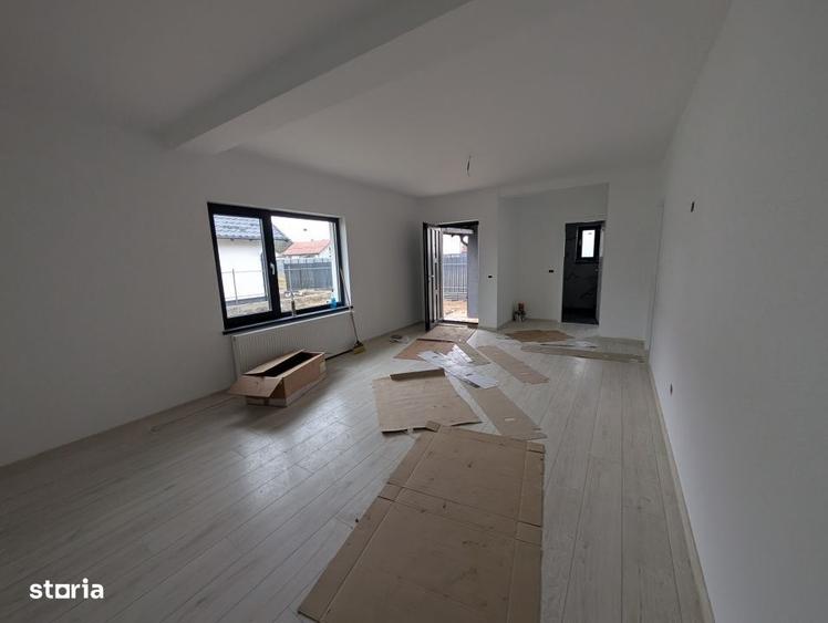 Casă cu 4 camere în Lilieci