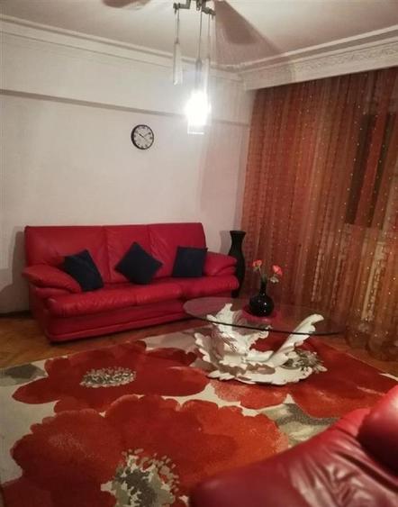 Apartament cu 3 camere semidecomandat în Tătărași