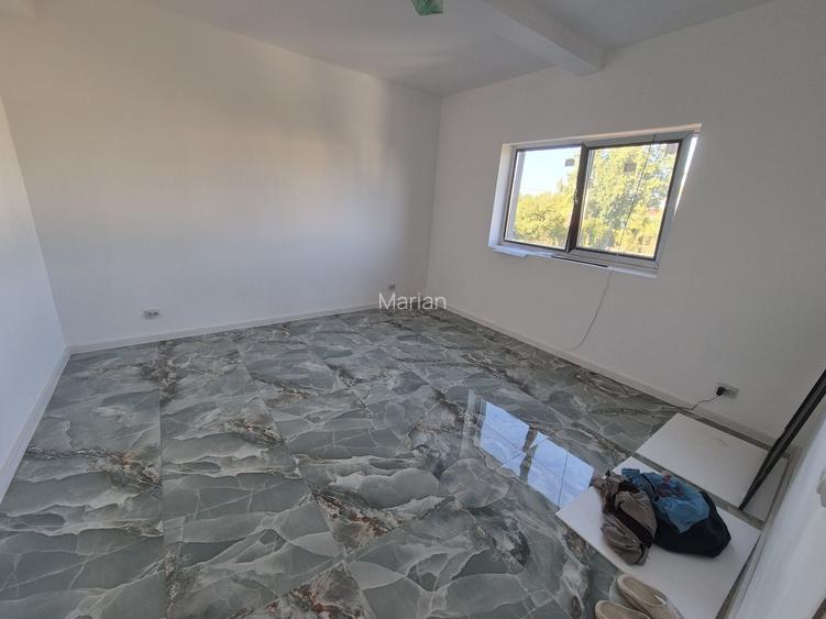 Casă cu 3 camere în Olteni