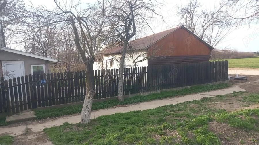Casă cu Teren 943 Mp în Vâlcelele