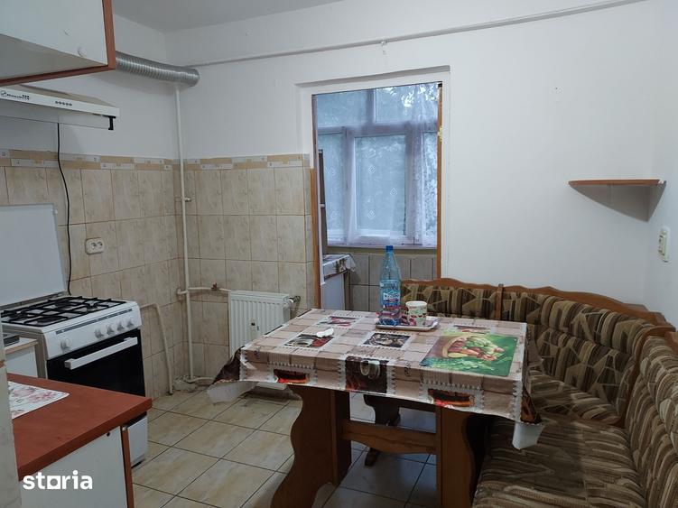 Apartament cu 3 camere decomandat în Obcini
