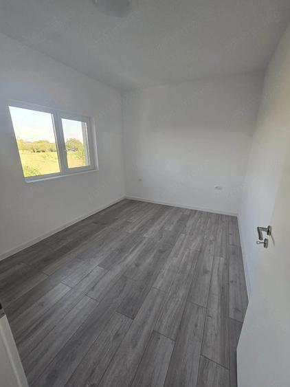 Casă cu 4 camere cu Teren 250 Mp în Moșnița Nouă