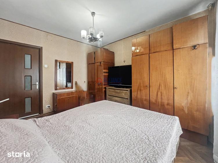 Apartament cu 3 camere decomandat în Delfinariu