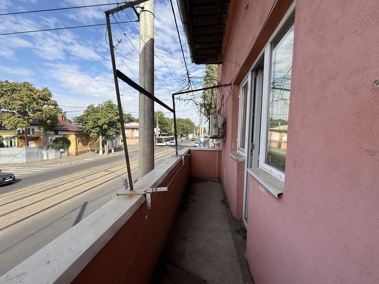 Apartament cu 4 camere semidecomandat, mobilat în Prelungirea Ferentari