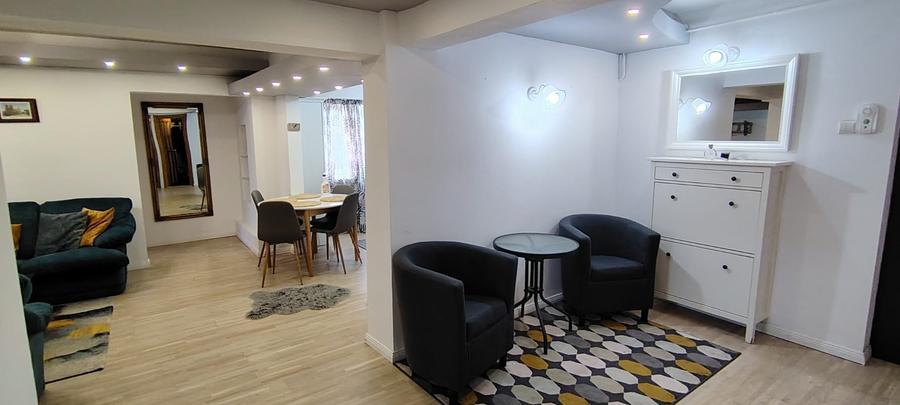Apartament cu 4 camere decomandat în Central