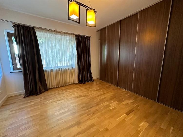 Apartament cu 3 camere decomandat în Primăverii