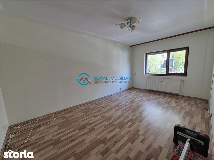 Apartament cu 3 camere decomandat, mobilat în Malu Roșu