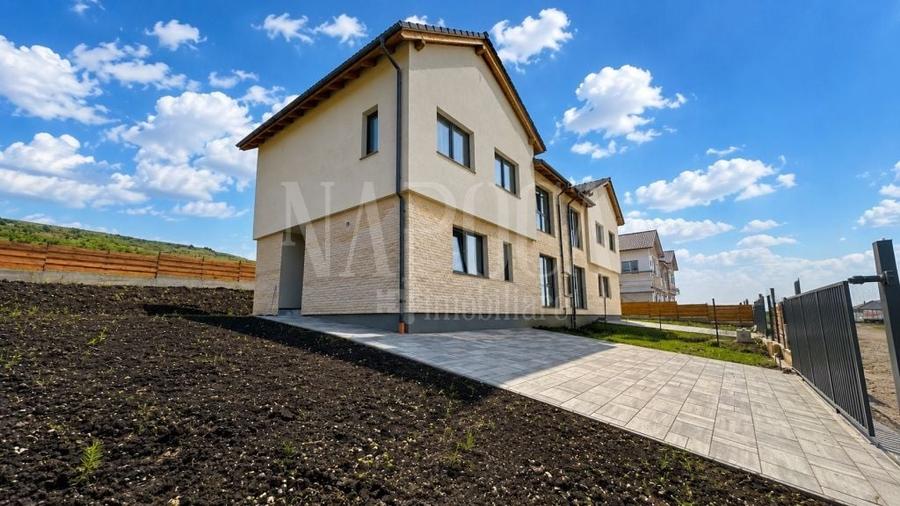 Duplex cu 4 camere cu Canalizare în Chinteni