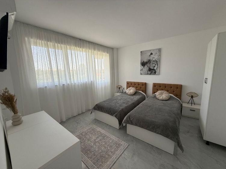 Apartament cu 4 camere decomandat în Central