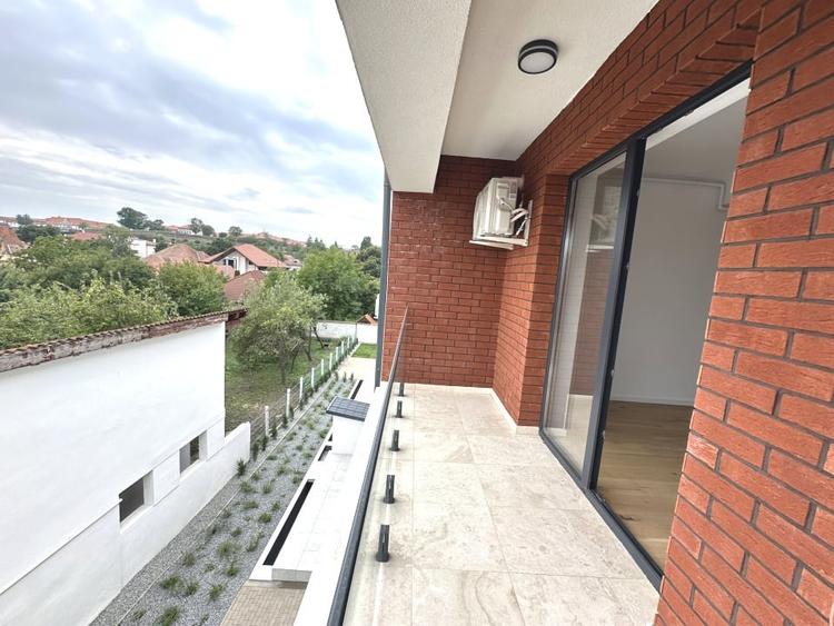 Apartament cu 2 camere, mobilat în Central