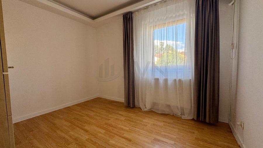 Casă individuală cu 5 camere cu Garaj în P-ta Presei Libere