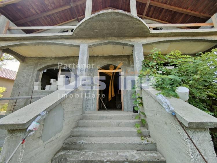 Casă cu 5 camere cu Teren 1220 Mp în Belcești