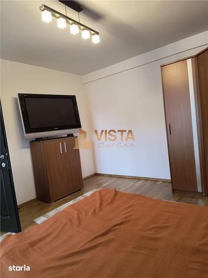 Casă cu 5 camere cu Teren 425 Mp în Florilor